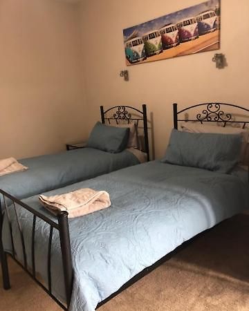 Central Executive 3Br Townhouse 50M To Dean Street Албъри Екстериор снимка
