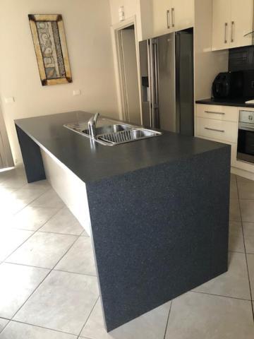 Central Executive 3Br Townhouse 50M To Dean Street Албъри Екстериор снимка