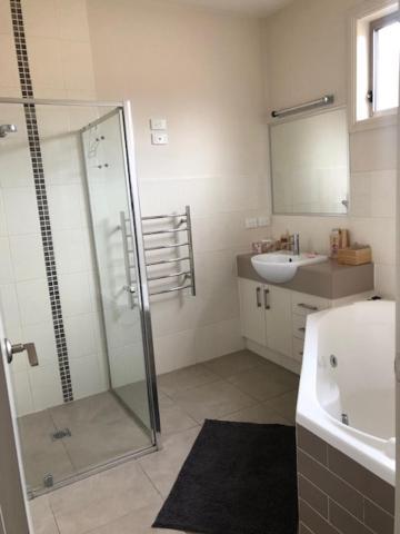 Central Executive 3Br Townhouse 50M To Dean Street Албъри Екстериор снимка